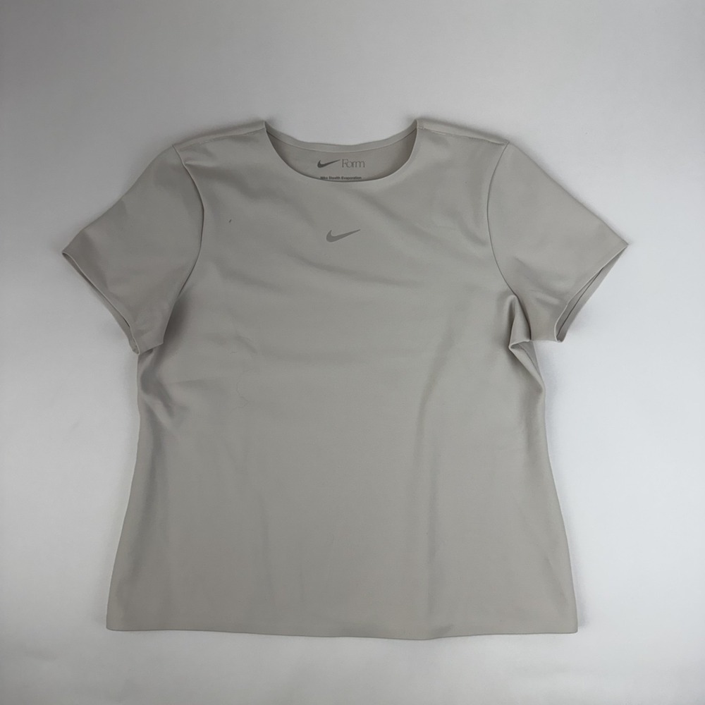 New Womens Nike Form Ivory Athletic Gym Short Sleeve T-Shirt Size Large NWT